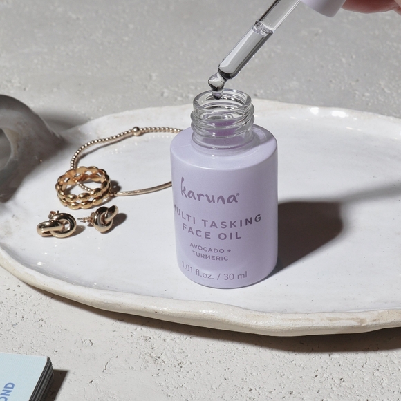 new Karuna Multi Tasking Face Oil with Avocado & Tumeric Full Size - Picture 4 of 11